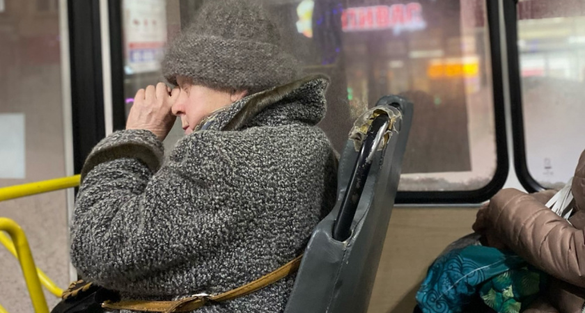 «Следующий через полчаса»: ярославцы рыдают на остановках из-за срывов автобусных рейсов 