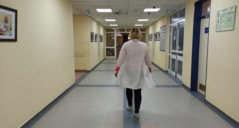 «Больных нет - денег нет»: в Ярославле врачам урезали зарплаты из-за редко болеющих людей 
