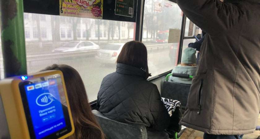 Ярославцы смогут оплатить проезд на автобусе брелоком или наклейкой 