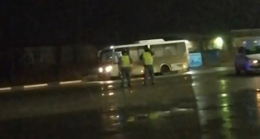 Двое пьяных ярославцев сообщили водителю автобуса об угрозе взрыва