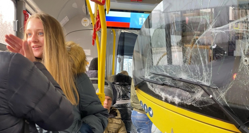  В Ярославле разбился новый желтый автобус