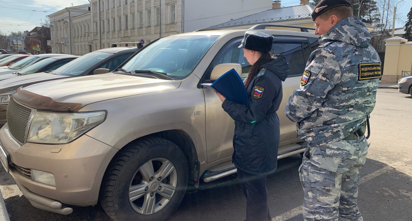 У ярославца отобрали Land Cruiser после 500 неоплаченных штрафов