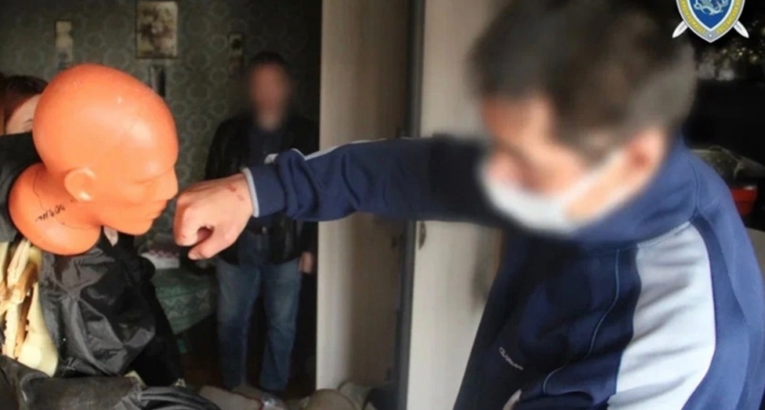 В Брагино бывший зек искромсал ножом двоих человек и попытался сжечь