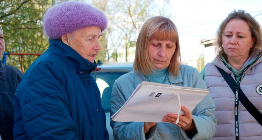 Ярославцы просят Михаила Евраева и Владимира Путина защитить автобусные остановки