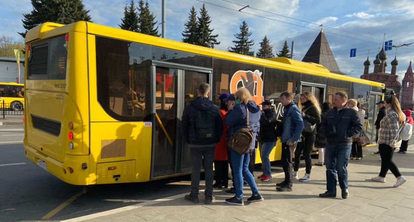 "Не повезу с коляской": ярославну с грудным ребенком отказался везти водитель автобуса