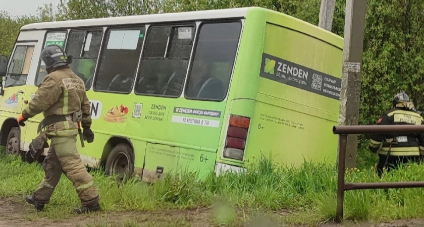 В Рыбинске маршрутка улетела в кювет: есть пострадавшие