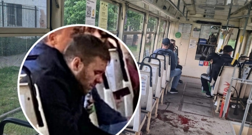 В Ярославле пассажир трамвая выбил .юношей окно и убежал