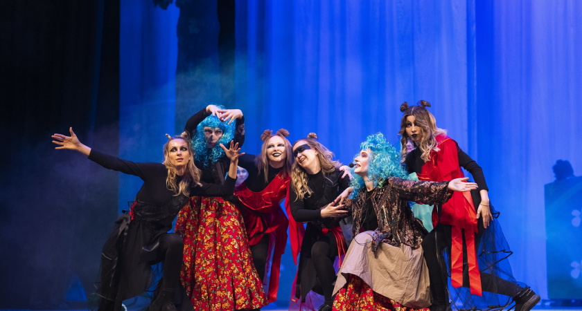 Сотрудники ярославского Сбера сыграли музыкальную сказку для семей медицинских работников