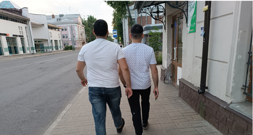 "За повторное - 3 тысячи": в Ярославле впервые в России ввели штрафы за плевки