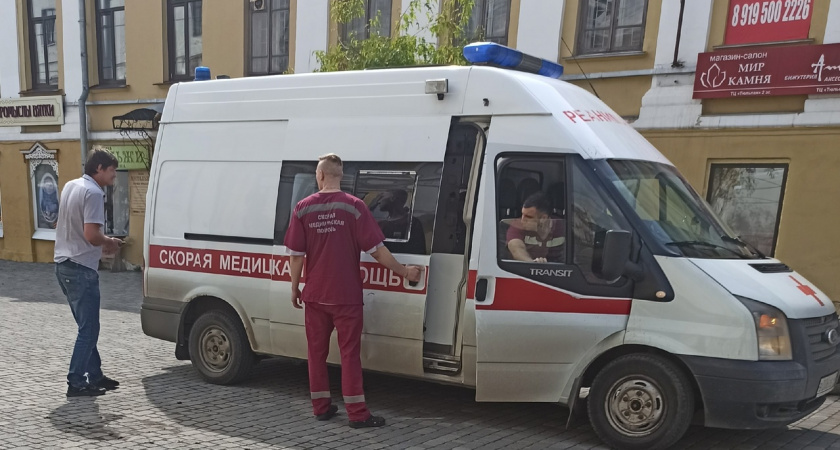 В Ярославле 53-летнего мужчину насмерть зажало в лифте 