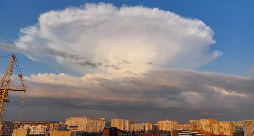 Над Ярославлем появилось облако в виде ядерного гриба