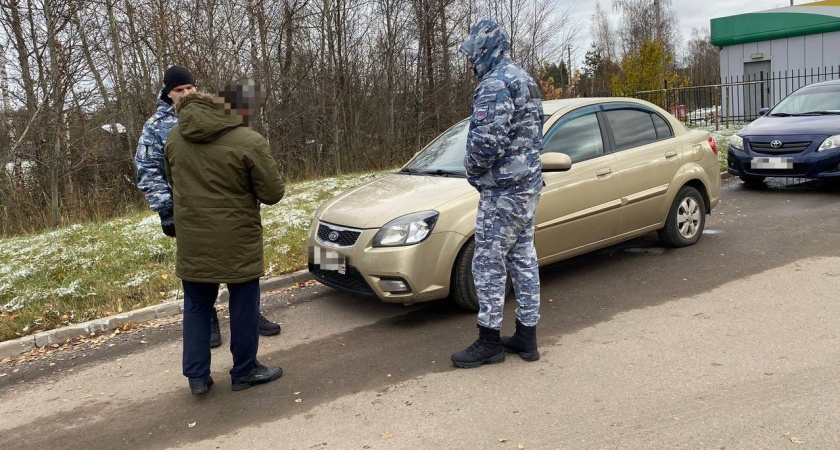 Облавы в Ярославле: пойманные горожане прячутся от силовиков на заправке
