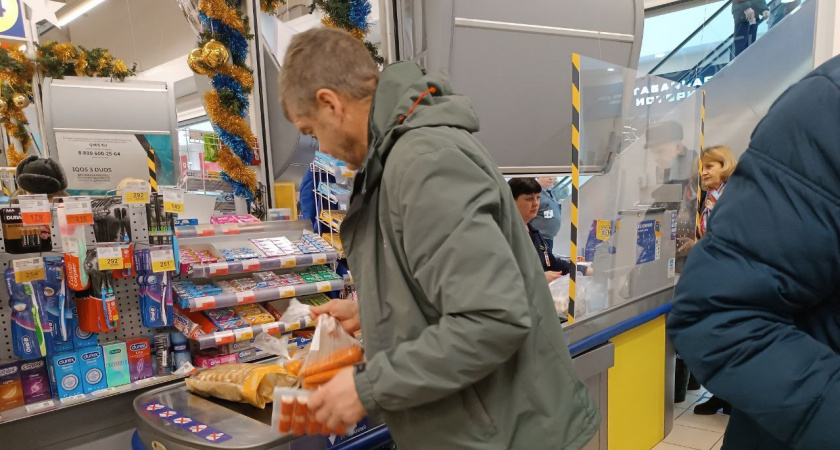 "В Ярославле слишком маленькая, ездим в Москву": ярославцы назвали мэру реальную зарплату