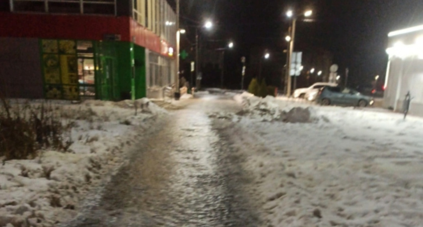 "В Соловьевском травмпункте сегодня будет масса работы": ярославцы бьют тревогу из-за гололеда