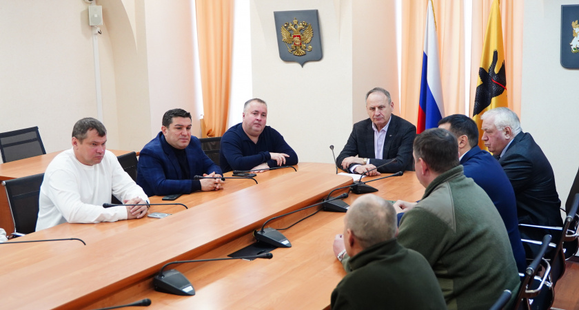 Депутаты Думы встретились с военнослужащими, проходящими службу в зоне СВО