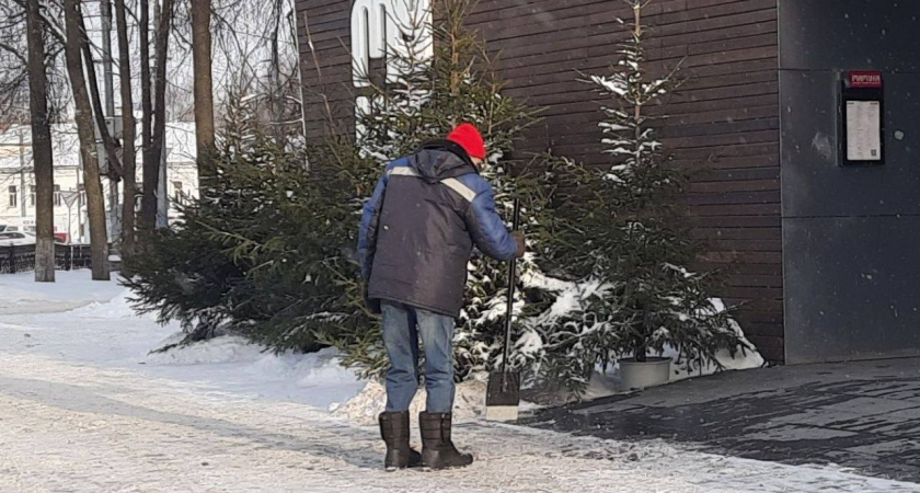 Мэр Ярославля пригрозил штрафами ярославцам за плохую уборку снега