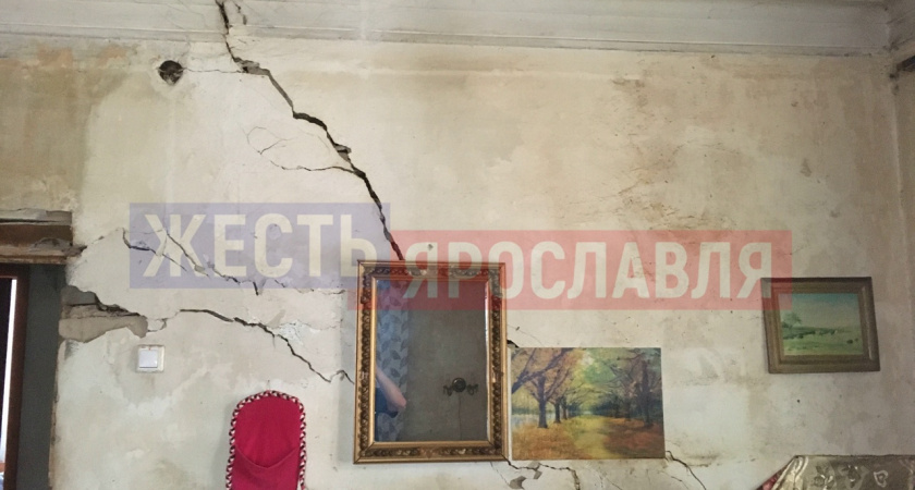 "Ночью затрещала несущая стена": дом на улице Вишняков рушится на глазах у жителей