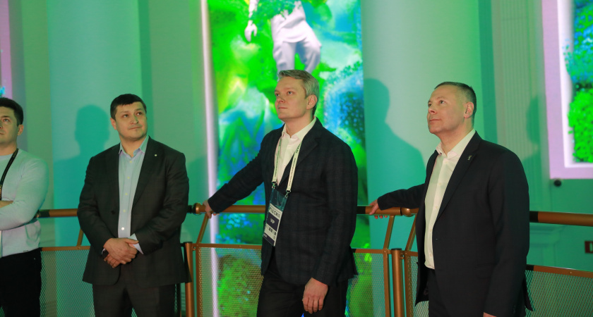 В день Ярославской области на ВДНХ Сбер представил инновационные технологии правительству региона
