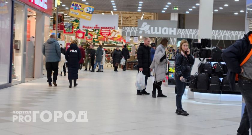 "Ногами и кулаками по голове": в торговом центре Ярославля девочку-подростка избили из-за мальчика