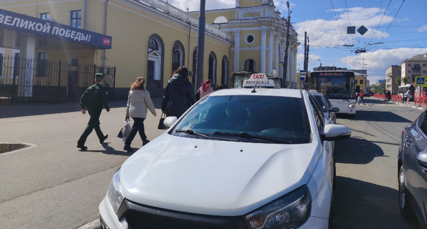 Аналитика ВТБ: россияне стали чаще ездить на такси