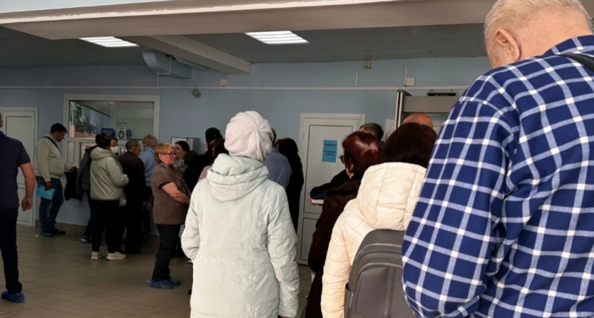 В поликлинике Заволжского района выстроилась очередь из больных ярославцев