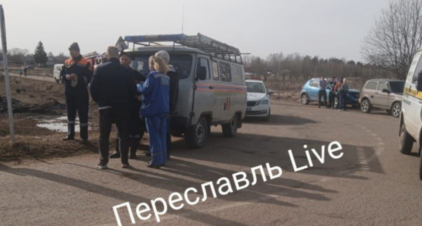 "7 человек погибли": скорый поезд влетел в рейсовый автобус в Ярославской области