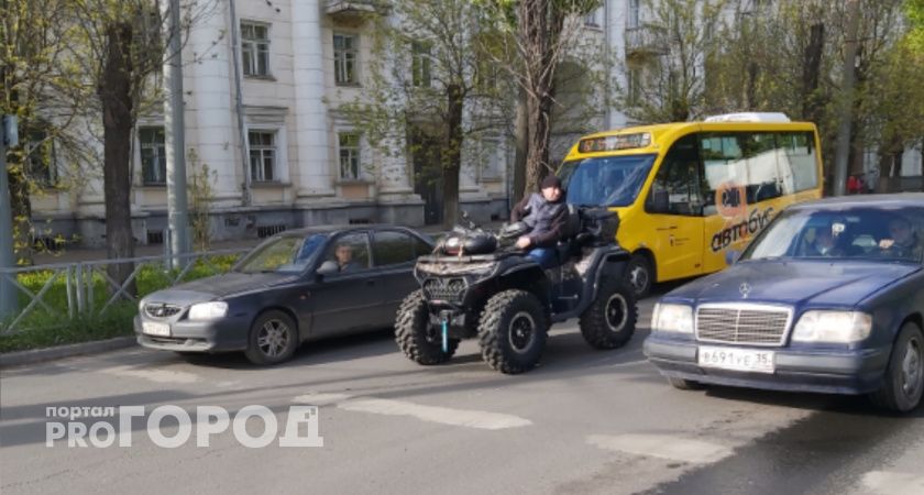 "Все подвески у машин отбили": ярославцы возмущены из-за затянувшегося на своей улице