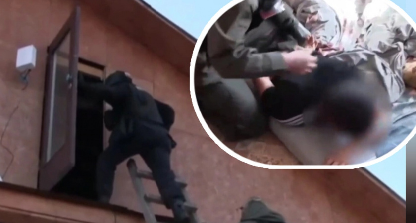 "На землю!" : в Ярославле полицейские штурмом накрыли нарколабораторию