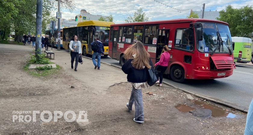 "Лапает девушек в транспорте": в Ярославле завелся автобусный маньяк 