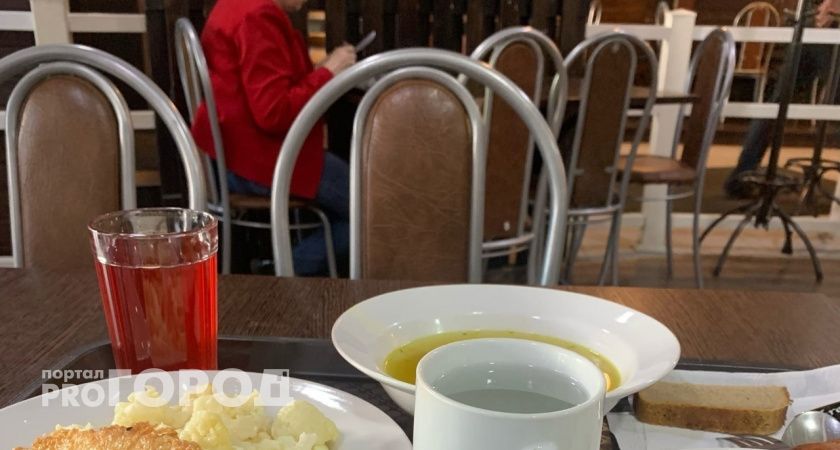 В Ярославле назвали средний чек на обед в столовой или кафе