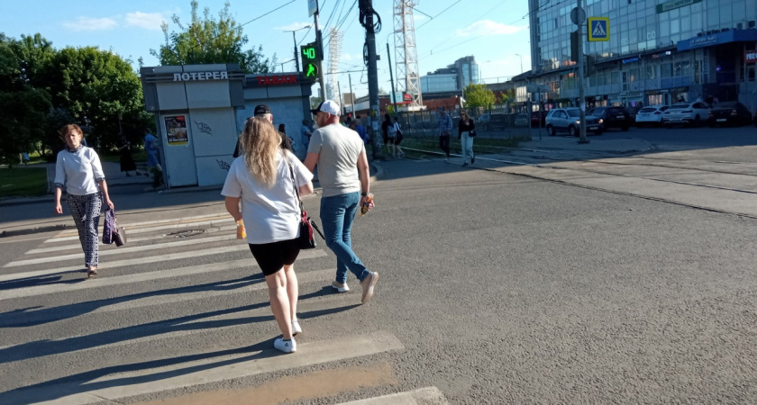 Россиянам в июне сократят рабочий день на четыре часа