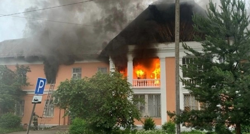 Страшный пожар в Рыбинске: горят дома в поселке ГЭС