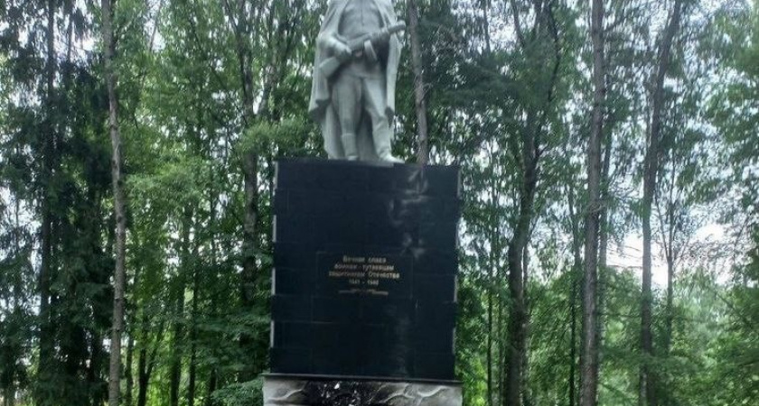 В Ярославской области неизвестные осквернили памятник Победы