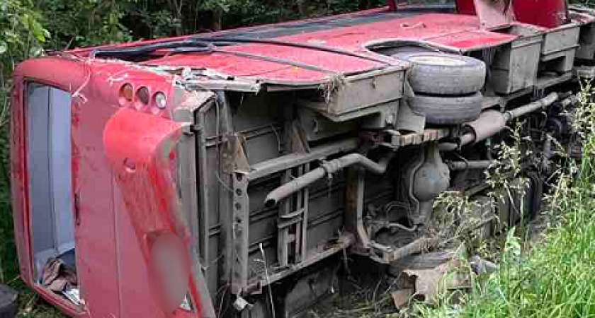 В Ивановской области ярославский автобус врезался в трактор