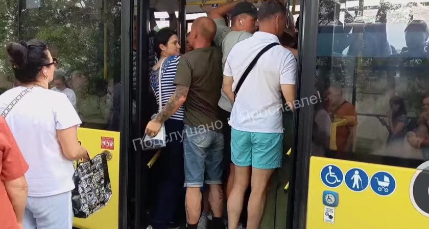 В салоне - душегубка": ярославцы о летнем коллапсе в общественном транспорте