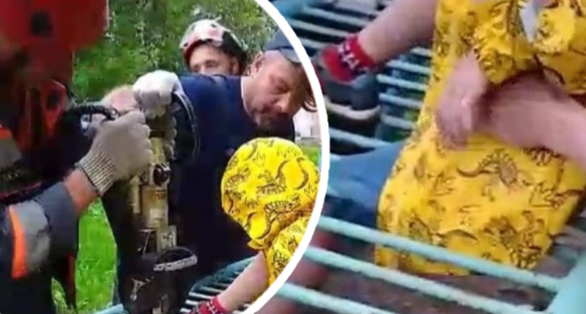    Во дворе Ярославля ребенок застрял в турнике для выбивания ковров