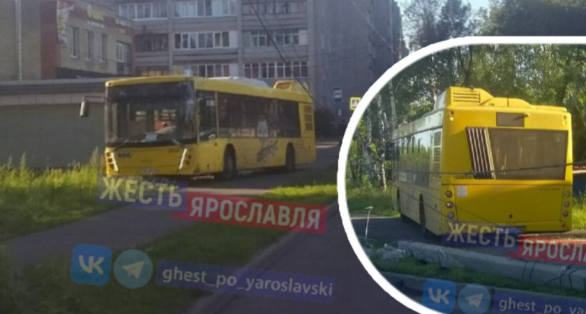 В Ярославле невыспавшийся водитель автобуса снес бетонный столб