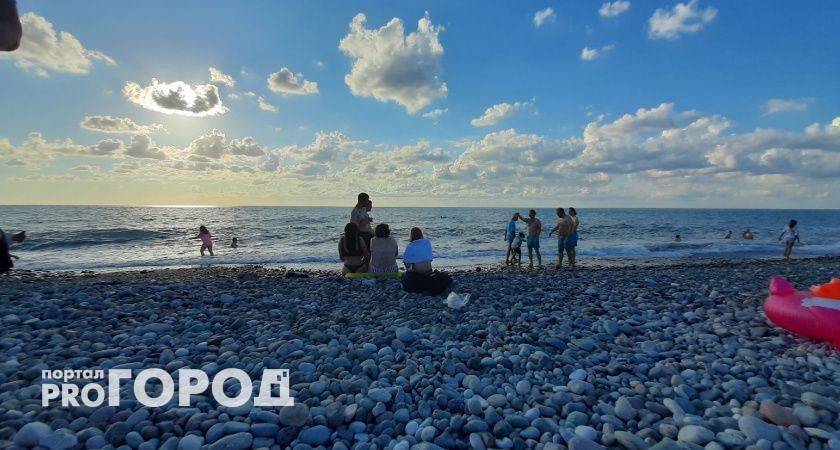 Забирают прямо с пляжа: семь суровых запретов для отдыхающих на море в Сочи