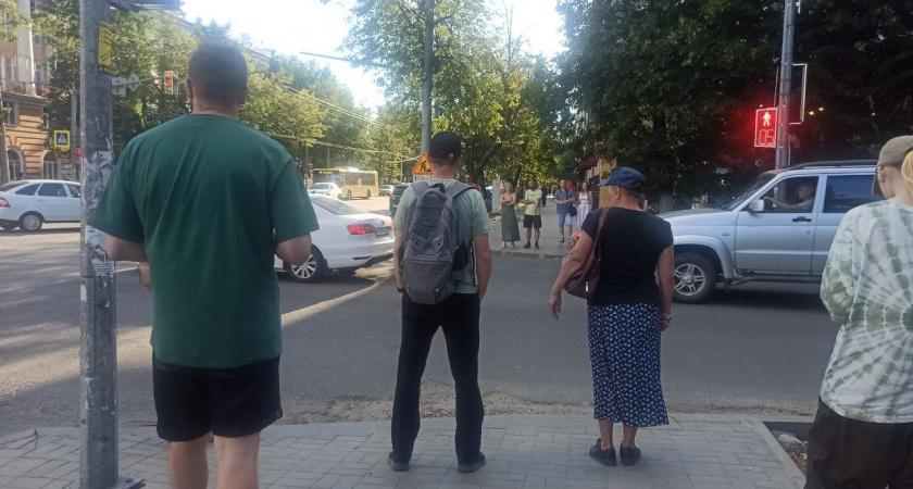 В Ярославле по иску прокуратуры суд заставил  чиновников установить светофор у детского сада