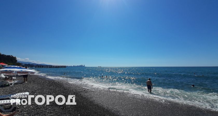 Куча медуз и зловоние фекалий: названы худшие пляжи юга России