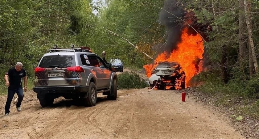 В Ярославской области во время гонок загорелся автомобиль 