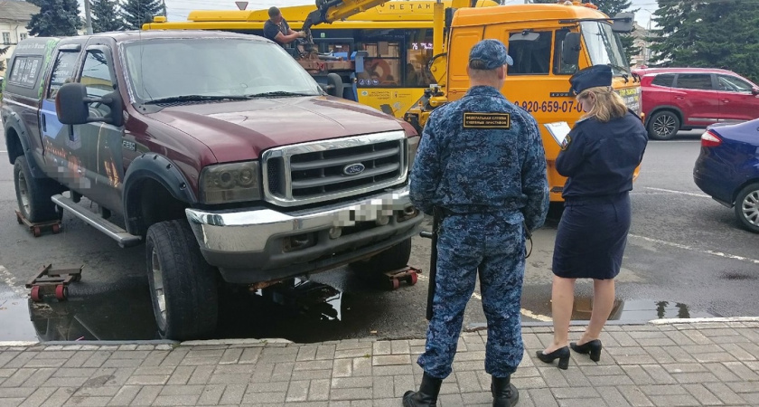  Ярославля начали эвакуировать машины горожан с долгами