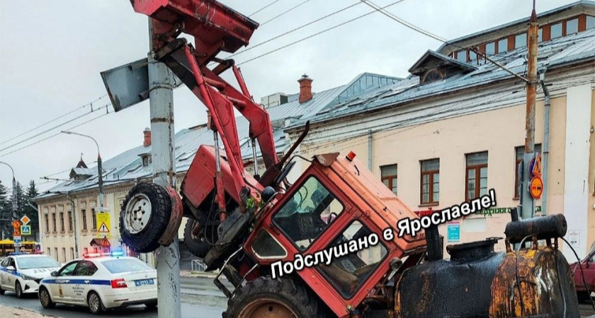 В центре Ярославля пьяный водитель трактора влетел в столб 
