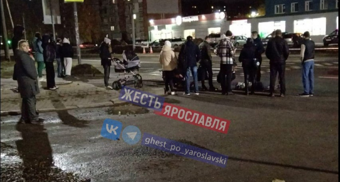  В Ярославле на пешеходном переходе улицы Труфанова сбили маму с ребенком