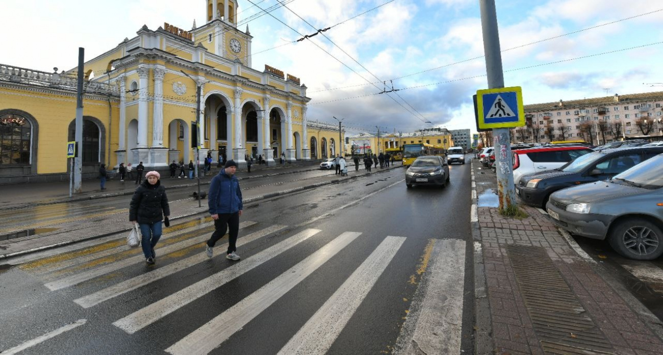 Более 20 миллионов потратят на платную парковку у Ярославля Главного за 30 рублей в час