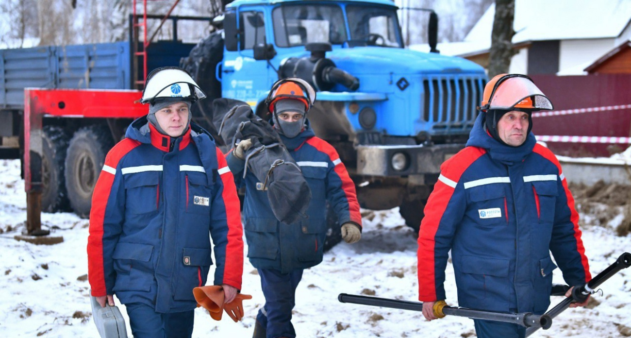  После мокрого снегопада жители Ярославской области остались без света