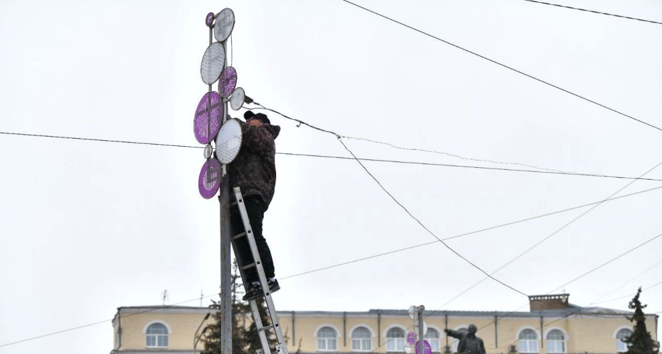 Ярославль начали украшать к Новому году   