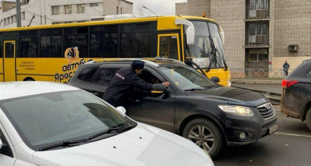 Причиной пробок во Фрунзенском районе стала смерть человека