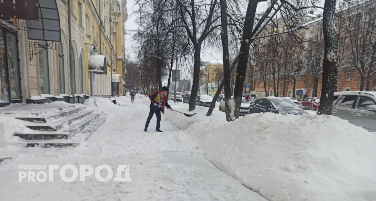  Чиновники призвали ярославцев закупиться снеговыми лопатами и пригрозили штрафами