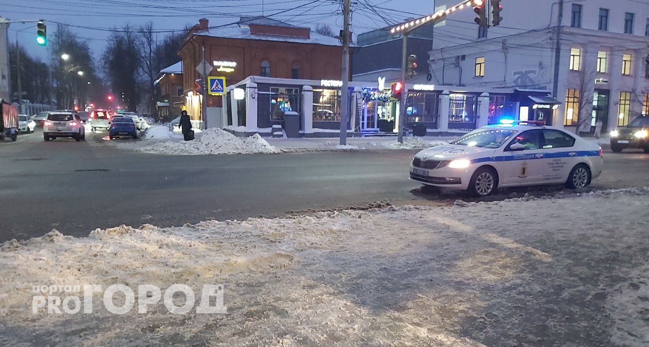 Две девочки пострадали в тройном ДТП в Ярославской области